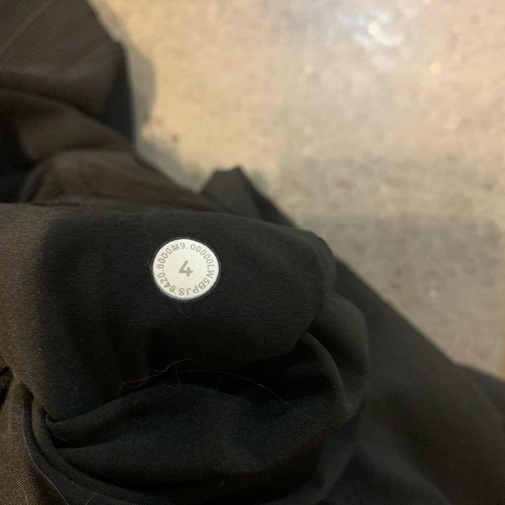 Lululemon Dance Studio Jogger
*29"
Black. Size 4. EUC - Picture 11 of 13